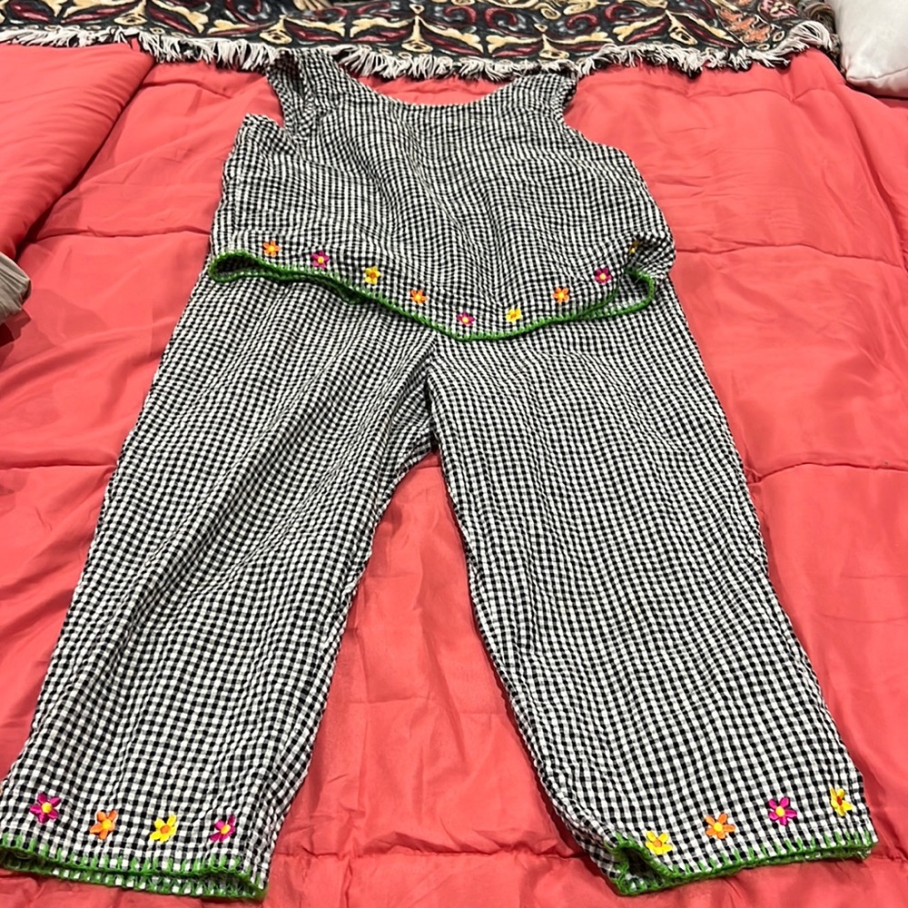 Pogo club  pf NY set of too and pants good condition girls L(14-16)  no stretch